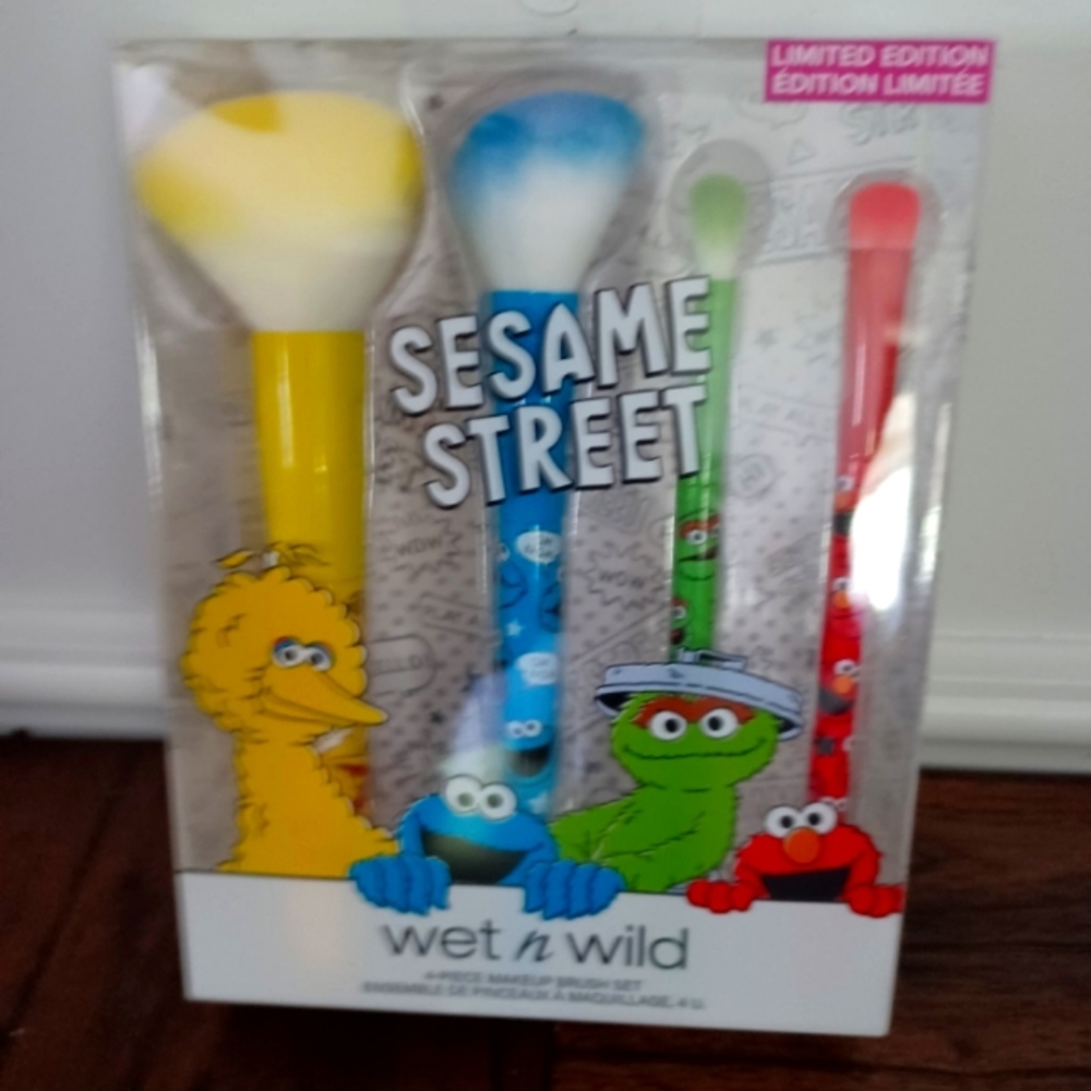 Wet n wild x sesame street makeup brush set BNIB VHTF RARE